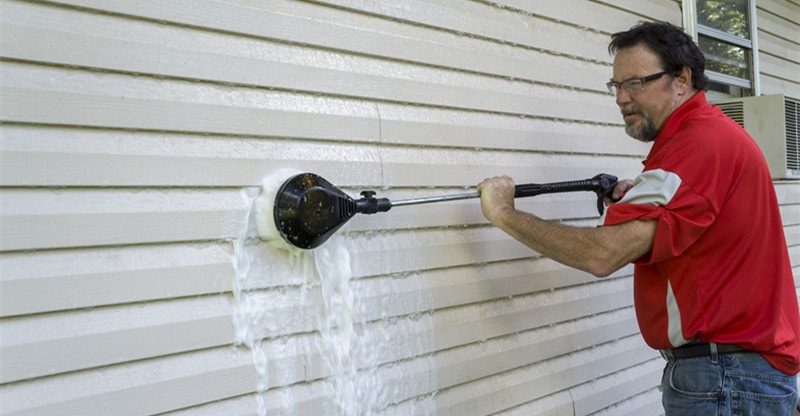 Getting Rid Of Grime And Mould On Your Cladding: How To Clear Vinyl Siding